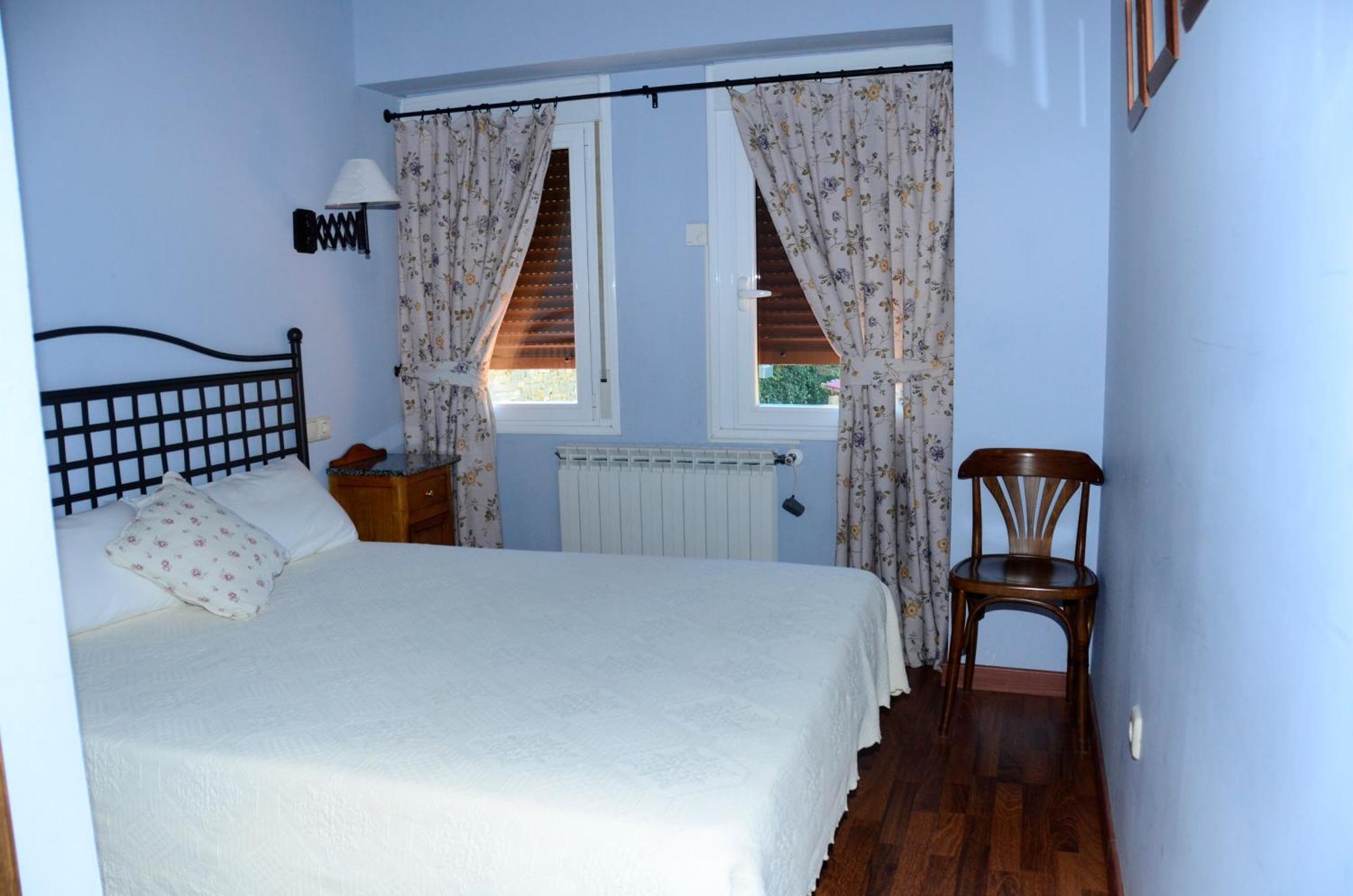 Hotel Charle Jaca Room photo