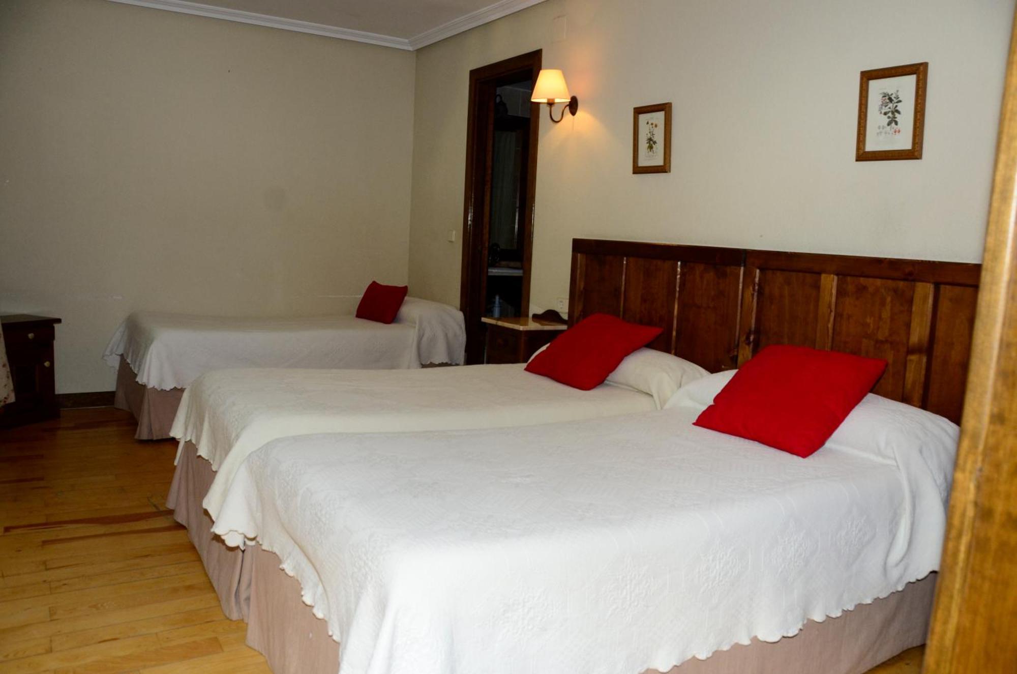 Hotel Charle Jaca Room photo